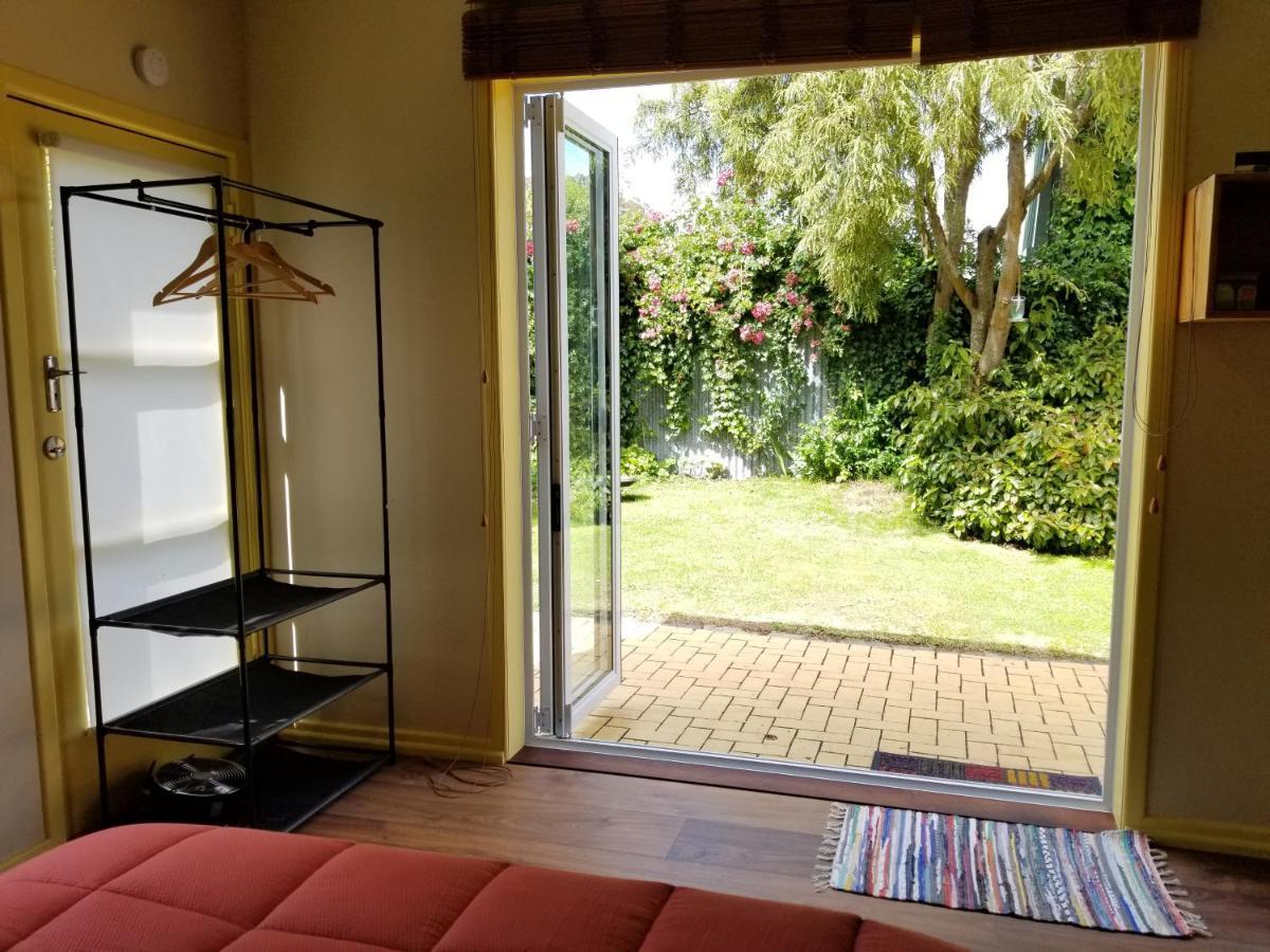 City Central Apartment - Modern, Private & Quiet Invercargill Bagian luar foto